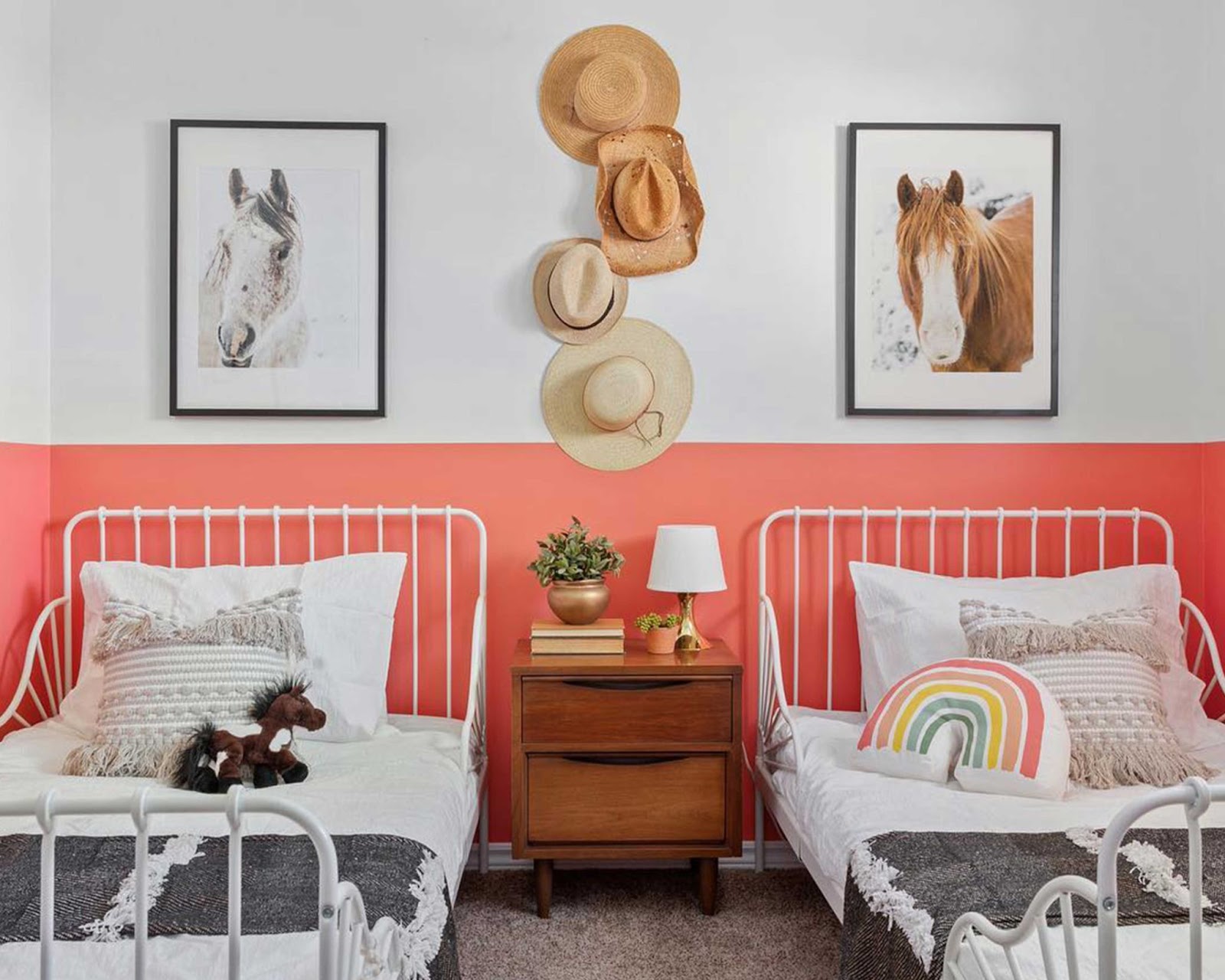 WOW 1 Day Painting Shades of Red - Coral Wall in bedroom