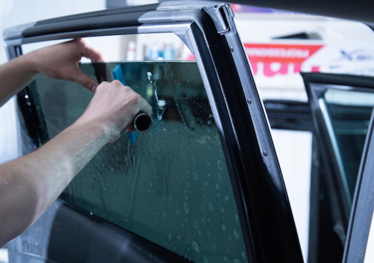 Comparison of ceramic vs. carbon window tint for car cooling, protection, and durability.