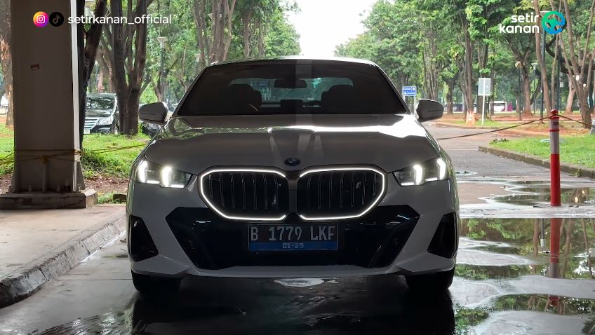 Desain Eksterior BMW i5 yang Elegan dan Modern