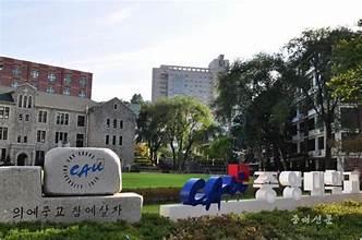 A large sign in front of a building

AI-generated content may be incorrect.