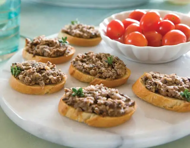 Vegan Mushroom Pâté on Rye Crackers