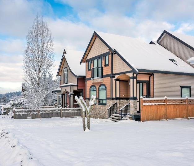 Photo brand new residential houses on winter season in vancouver canada