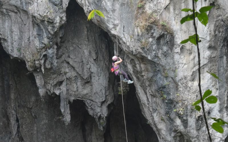 rappelling