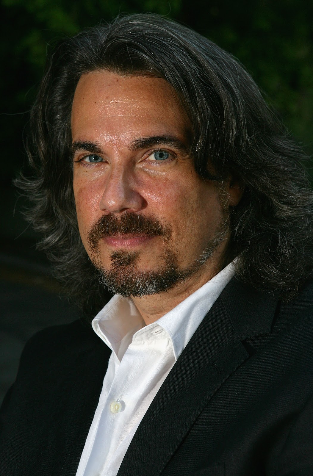 The actor-turned-author poses during his book-signing event for "Who Stole The Funny? A Novel of Hollywood" at Book Soup on August 28, 2007 | Source: Getty Images