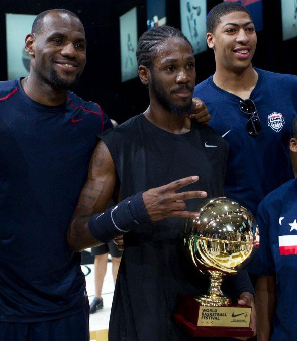 Justin Darlington standing next to two NBA greats, Shaq and AD