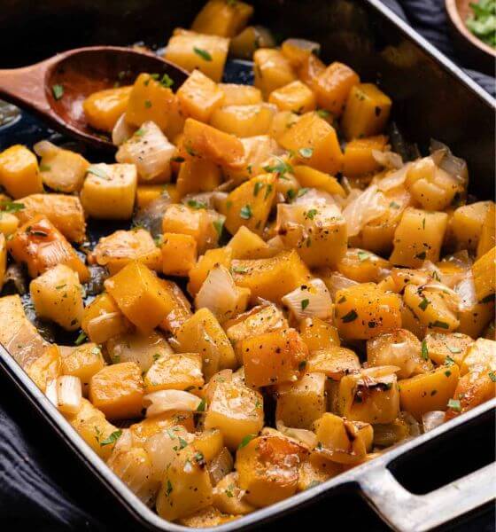 Squash and apples in a baking dish