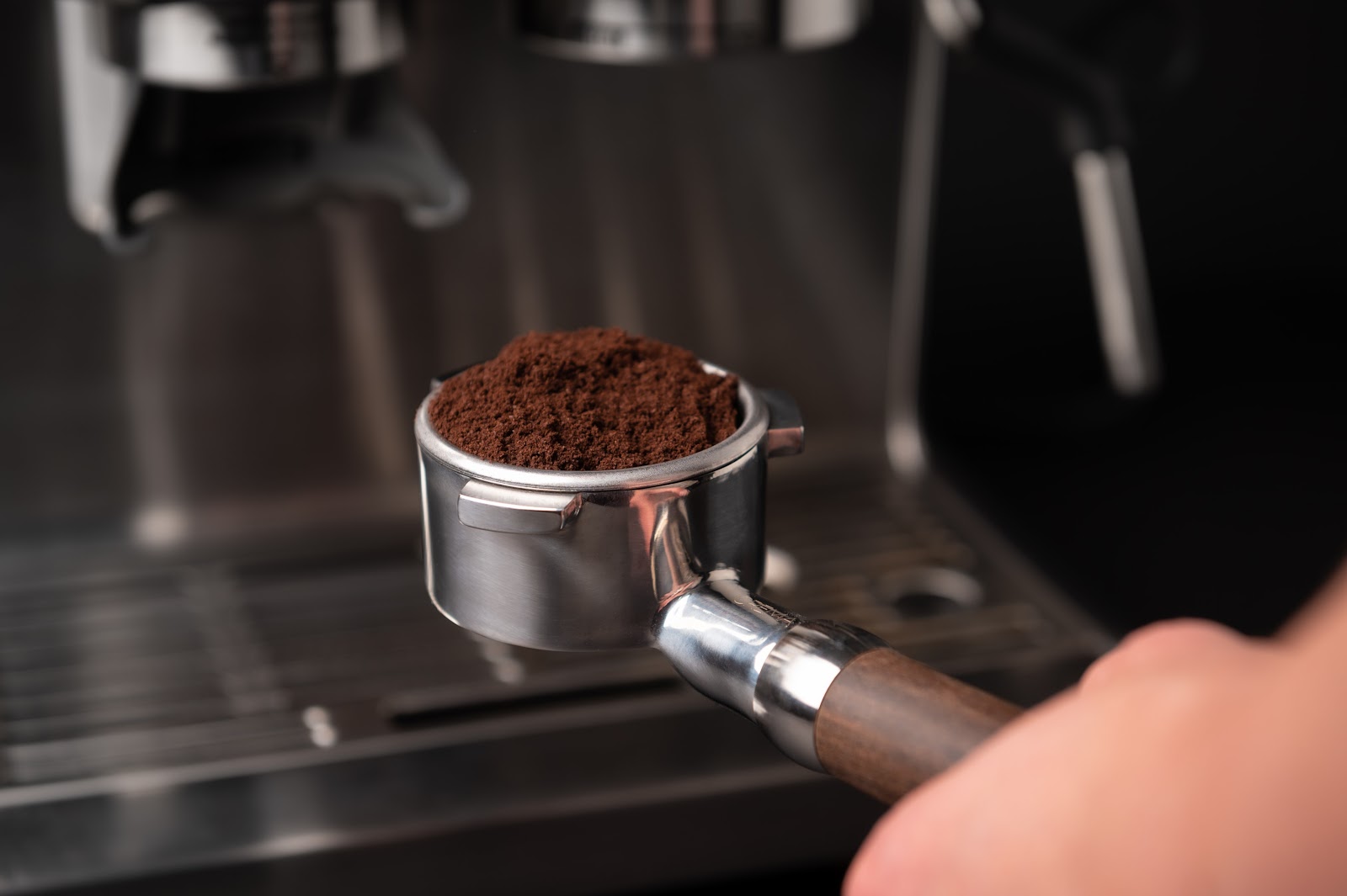 Open-base portafilter for perfect espresso shots