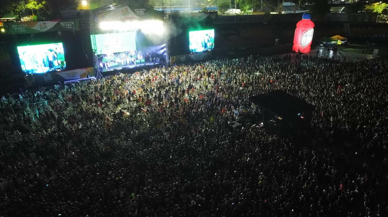 Màs de 100 mil personas disfrutaron de un fin de semana de conciertos, récord guinness, desfiles y buena comida