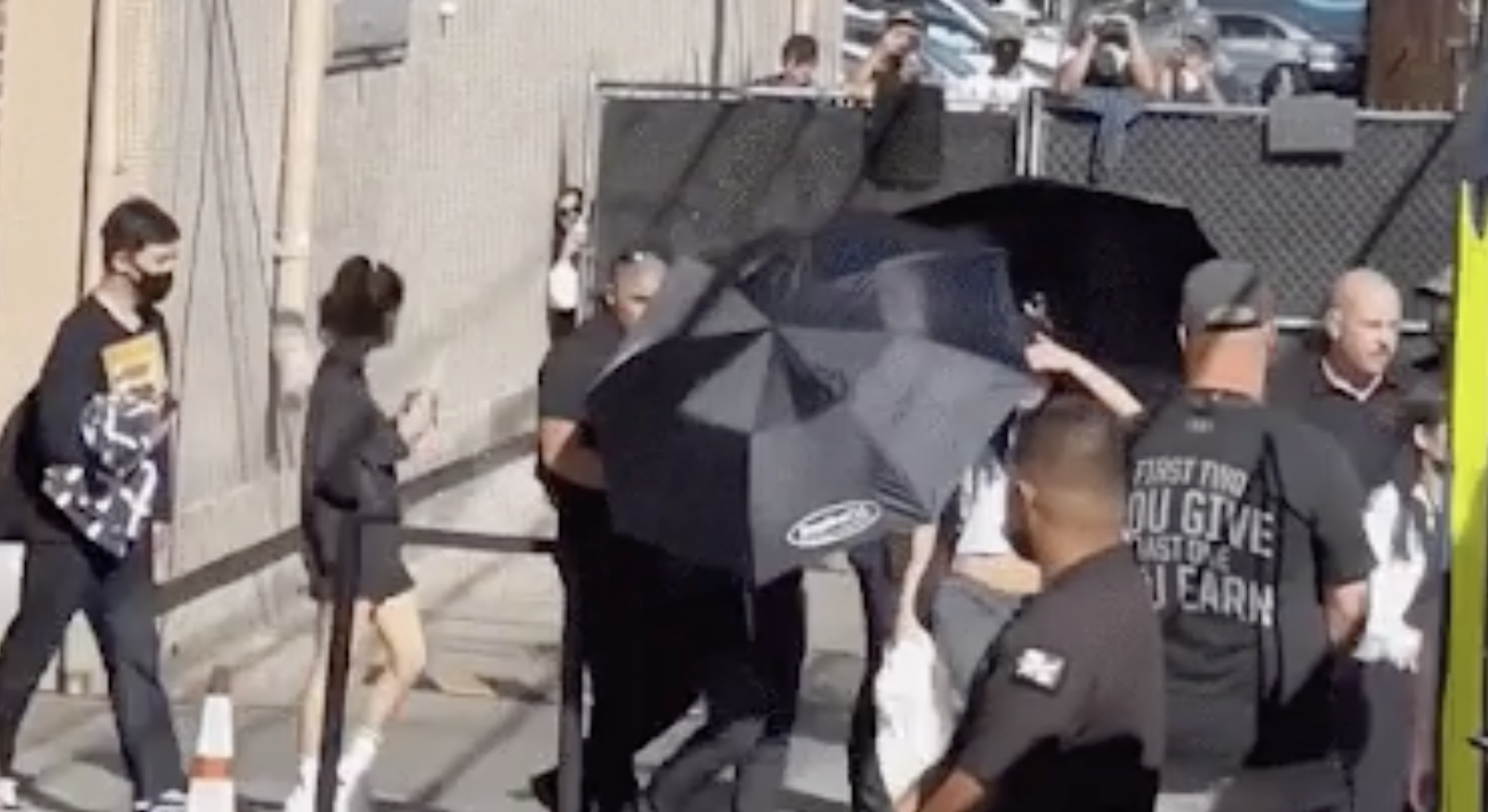 A picture of BLACKPINK Jennie on a  white cloth with fans