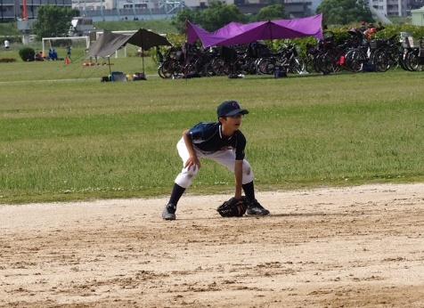野球をしている人

AI によって生成されたコンテンツは間違っている可能性があります。