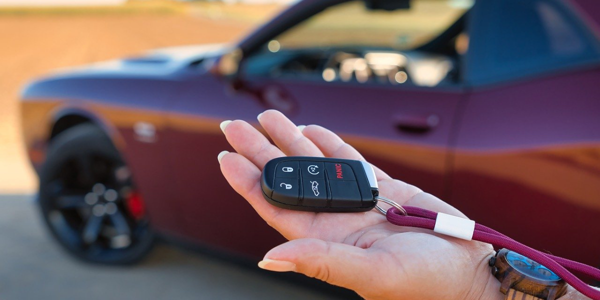 Person holding keys of a car rental