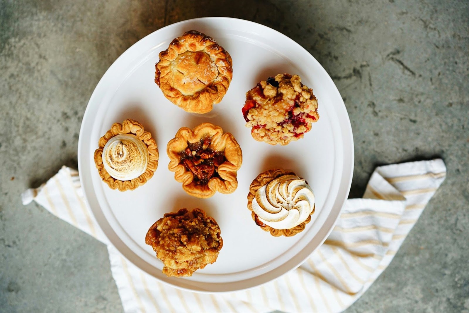 famous desserts in calgary : Delicious Pies 