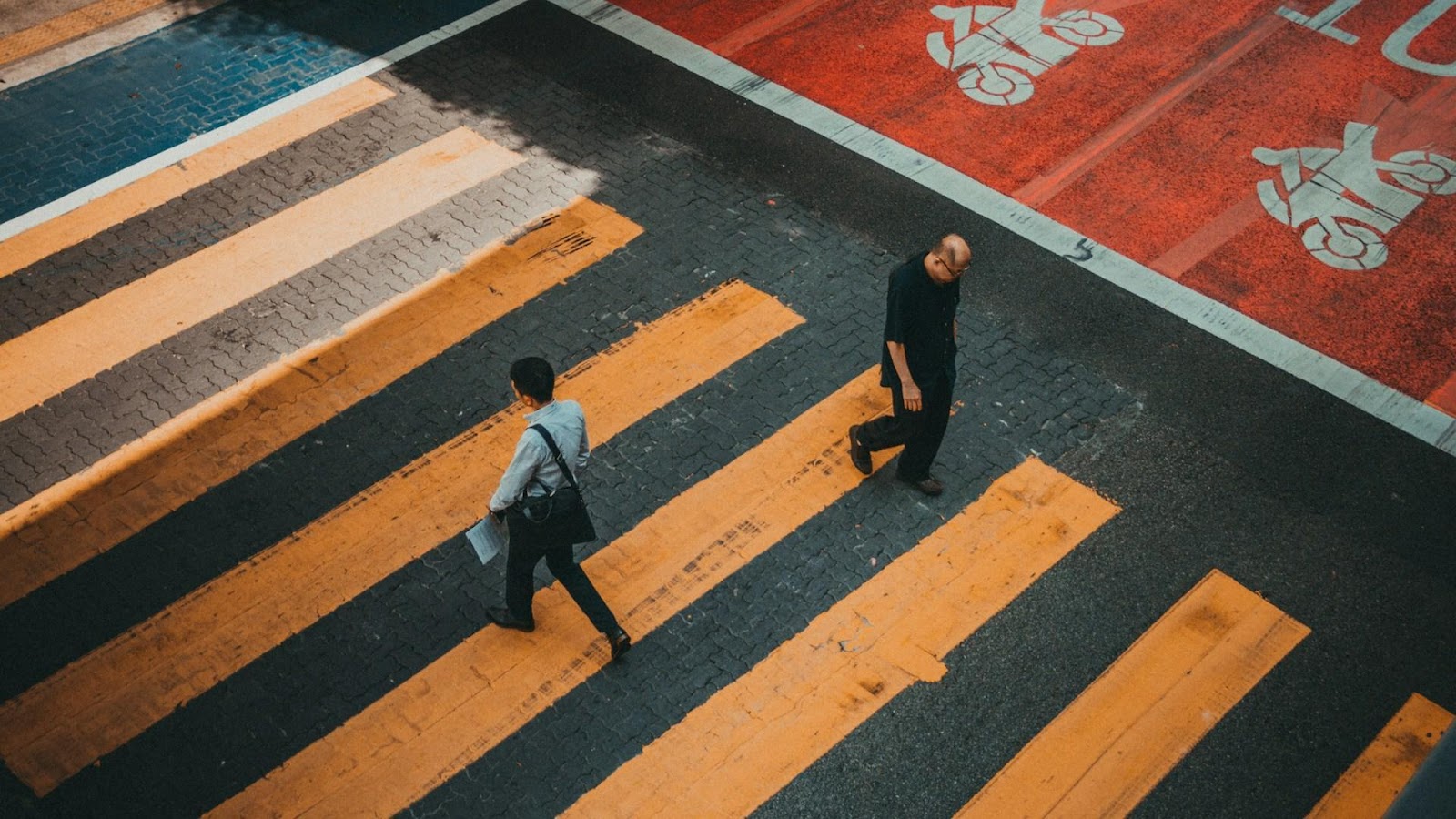 The Psychology of Long-Term Travel: Maintaining Mental Health and Productivity on the Road