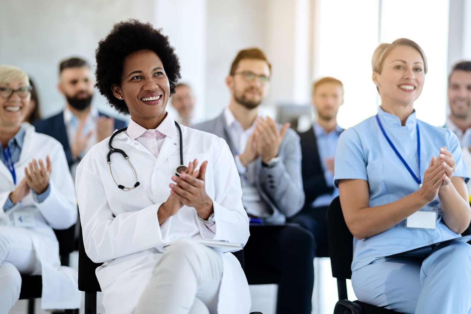 Médicos aplaudindo