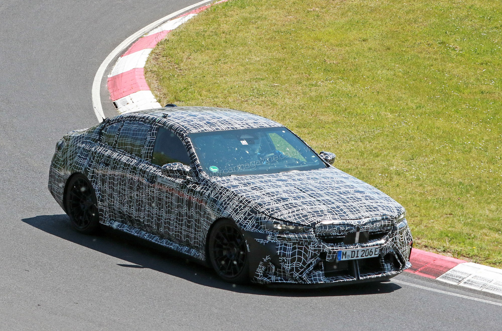 Гибридный монстр BMW M5 2025 вышел на рынок: очень мощный, но и самый тяжелый