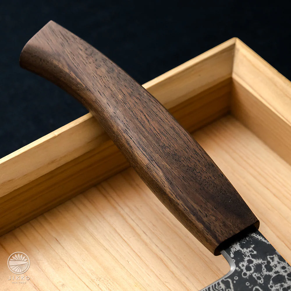 JIKKO’s Arch-Style Handle – Ergonomically Crafted for Small Hands