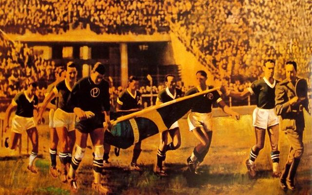 Jogadores do Palmeiras entram em campo com a bandeira do Brasil
