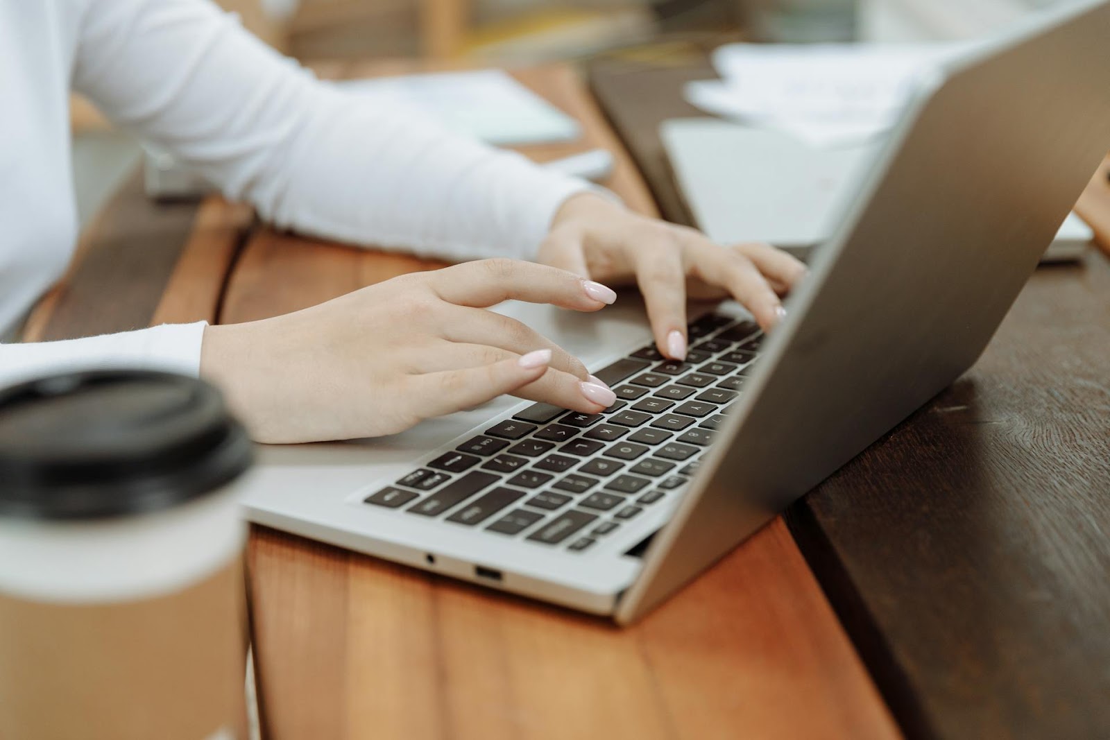 A woman using her laptop | Source: Pexels