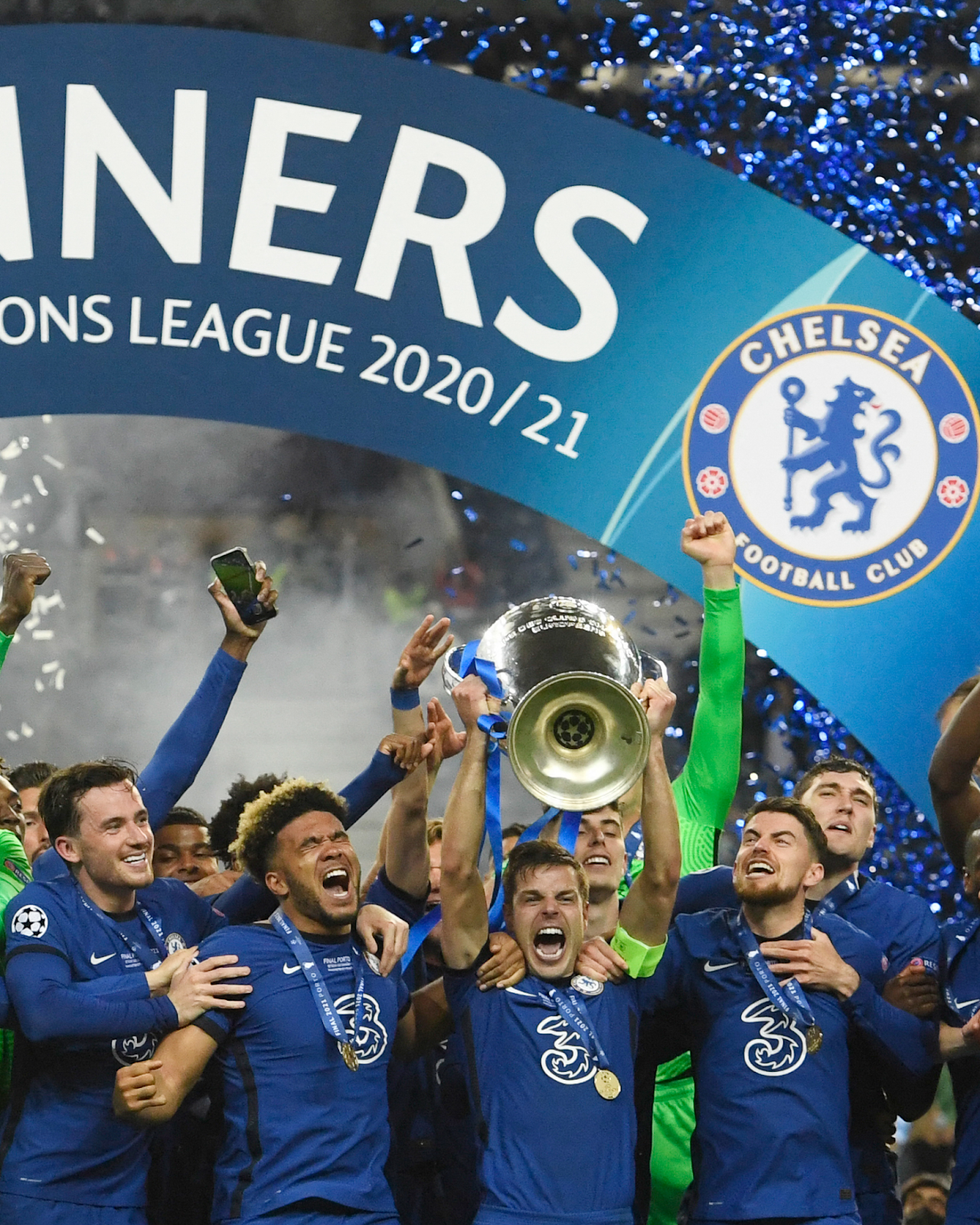 Chelsea ergue a taça da Copa Intercontinental