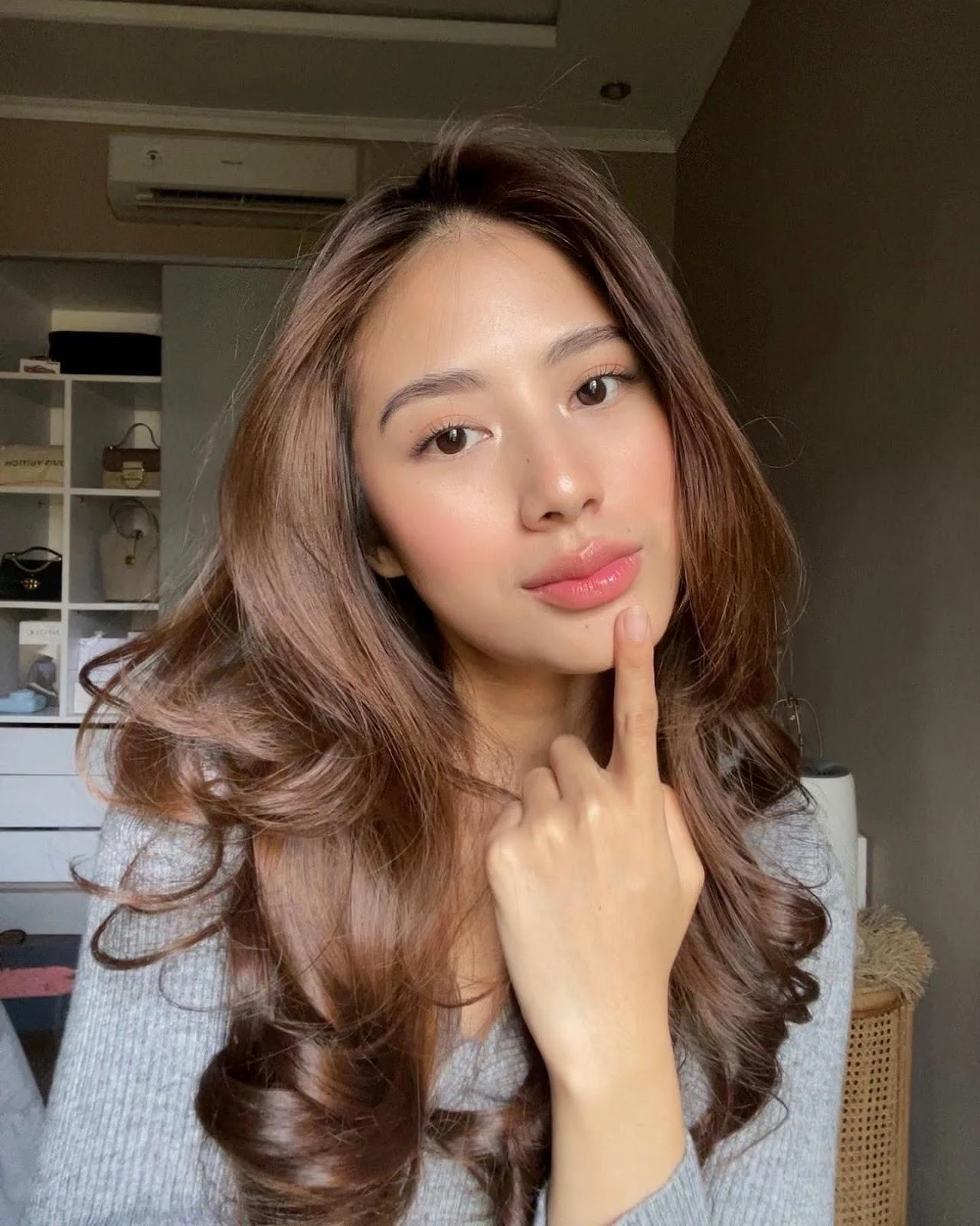 Gadis Polos Membuat Hati Terjebak, gadis polos, tatapan imut, cewek menggemaskan