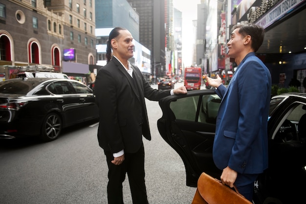 Choosing Transportation: Budget-Friendly vs Luxury Options