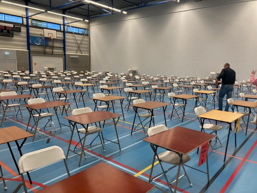 Afbeelding met meubels, overdekt, hal, vloer

Door AI gegenereerde inhoud is mogelijk onjuist.
