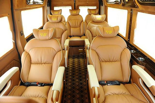 hoa mai bus interior