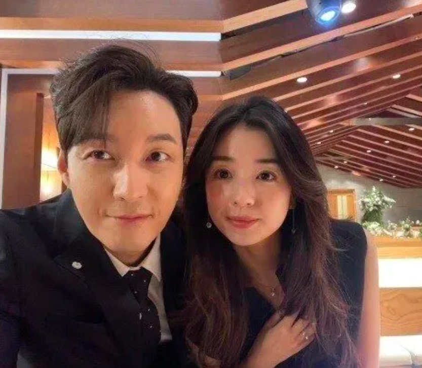 This contain an image of Actor Shim Hyun Tak and his wife Saya 