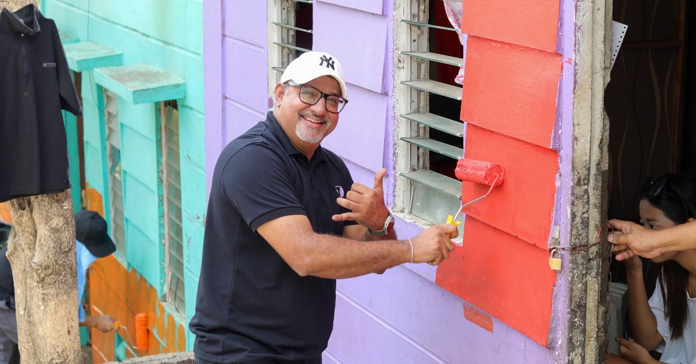A person painting a house

AI-generated content may be incorrect.