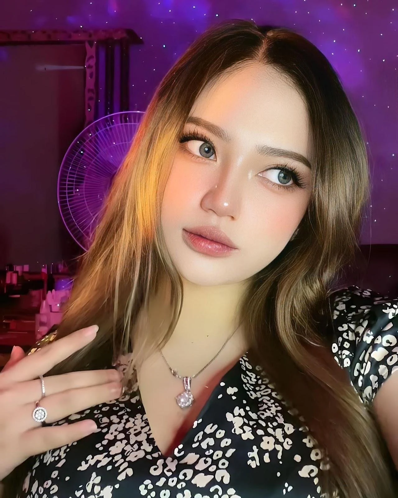 Cewek Cantik Berbalut Gaun Elegan, cewek cantik, gaun elegan, wanita anggun
