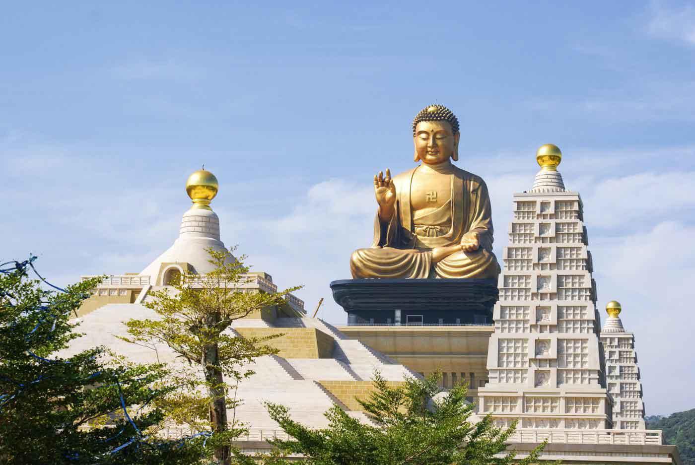 A large statue of a buddha  Description automatically generated