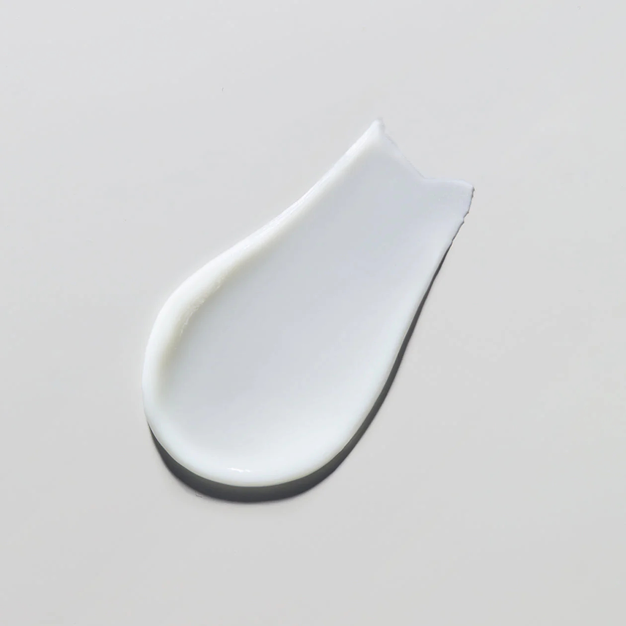 khi-moi-bat-dau-su-dung-retinol-ban-nen-dung-nong-do-0-5-nhe-nhang-de-tranh-tinh-trang-da-bi-kich-ung
