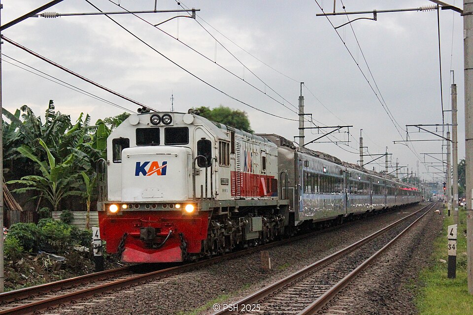 Kereta Api Fajar Utama