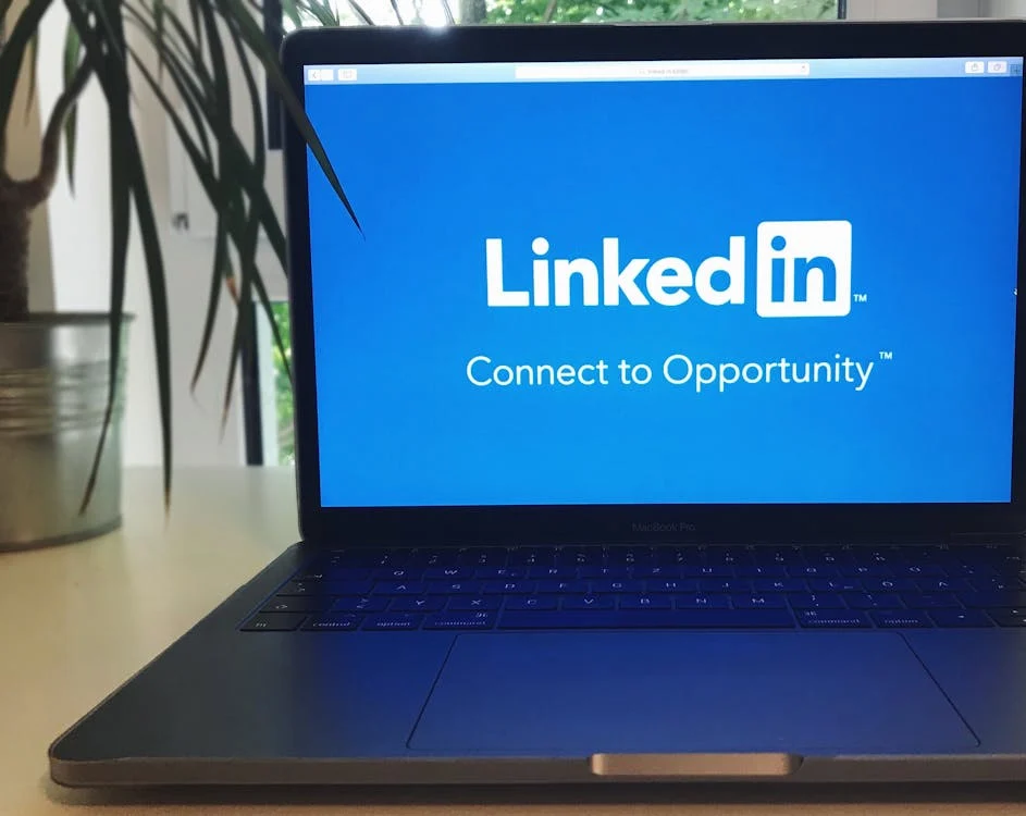 contoh linkedin mahasiswa baru