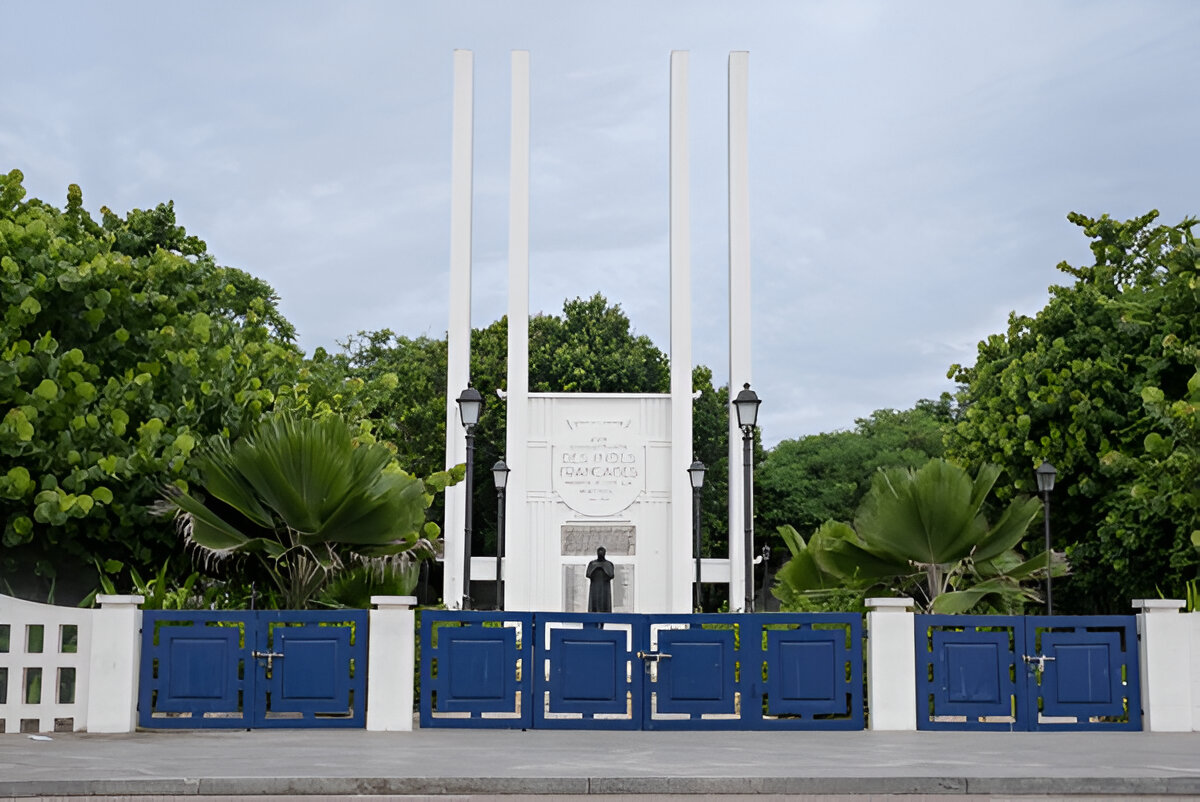 French War Memorial. Book a Room in Pondicherry