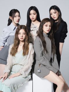 This contains an image of the group  ITZY 