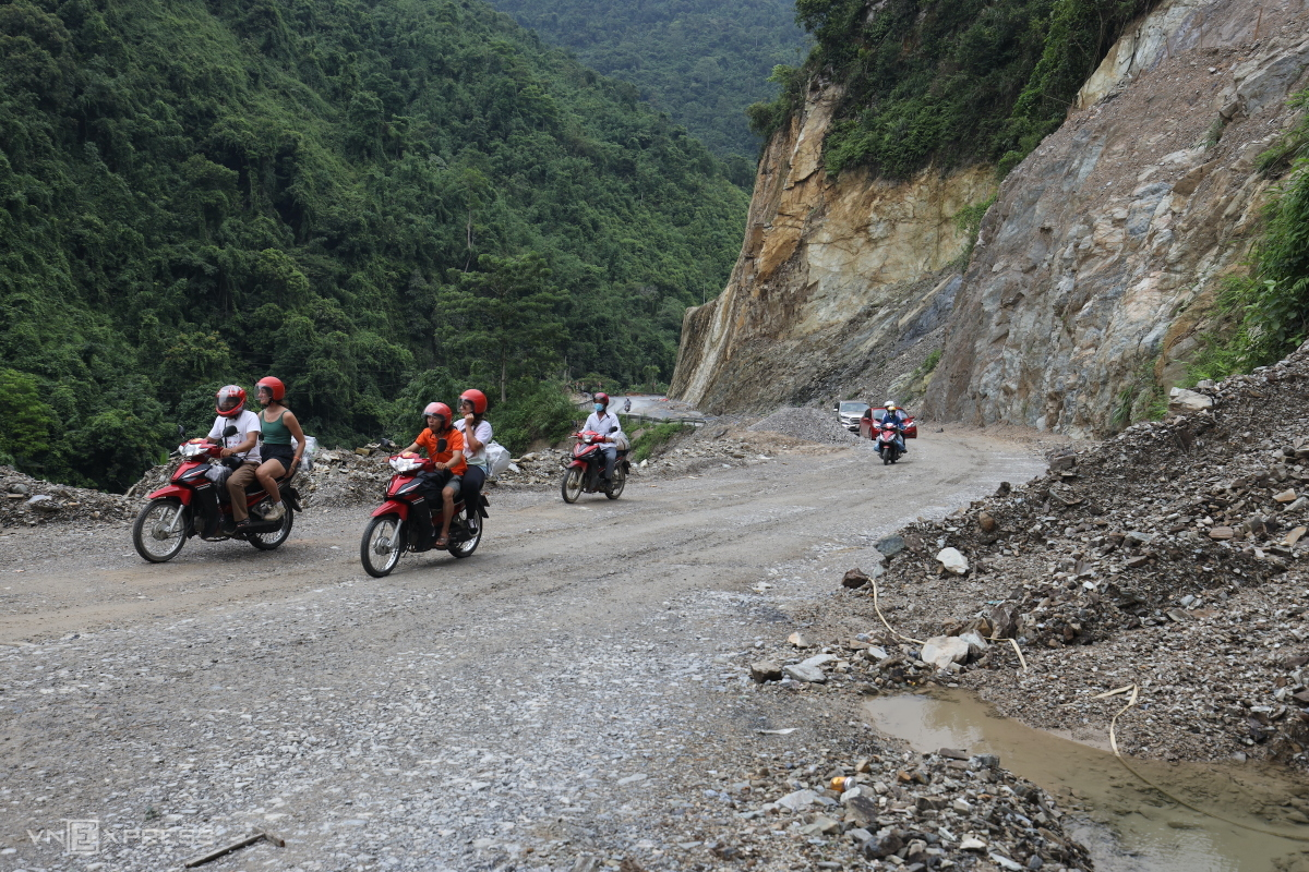 poor road condition in Ha Giang