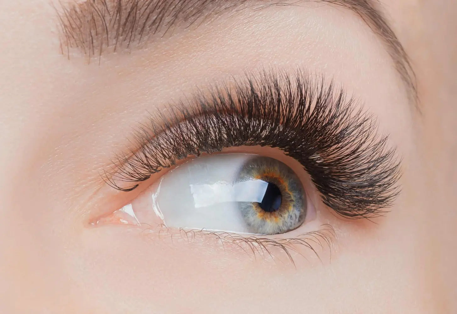 The Modern Beauty Experience: Lashes, Photography, and Non-Surgical Enhancements