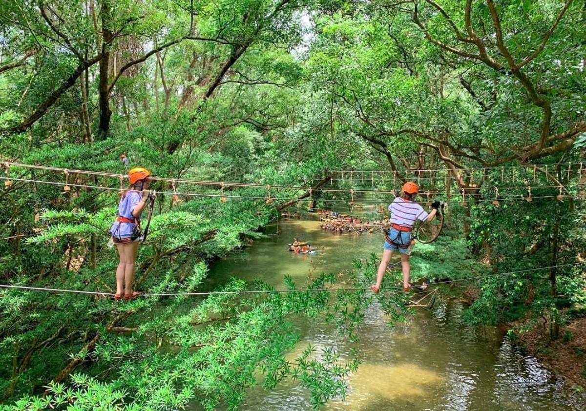 People crossing a river in a forest

Description automatically generated