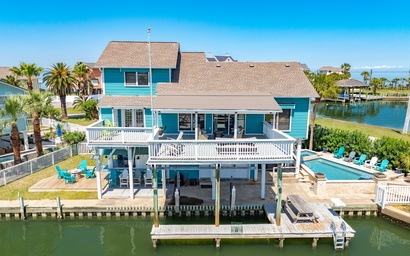 Beachfront Bliss in Galveston – Sand and Sea Properties