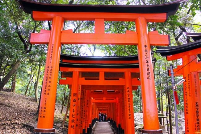 https://tnttravel.tnt-vietnam.com/uploads/news/2017/09/05/fushimiinari_750_500.jpg