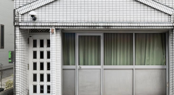 Desain Rumah Pintu Utama Hadap Samping