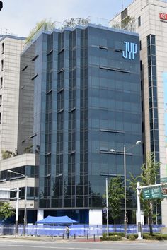 This contain J.Y. Park  office building with the word jpp on it's side in front of other buildings