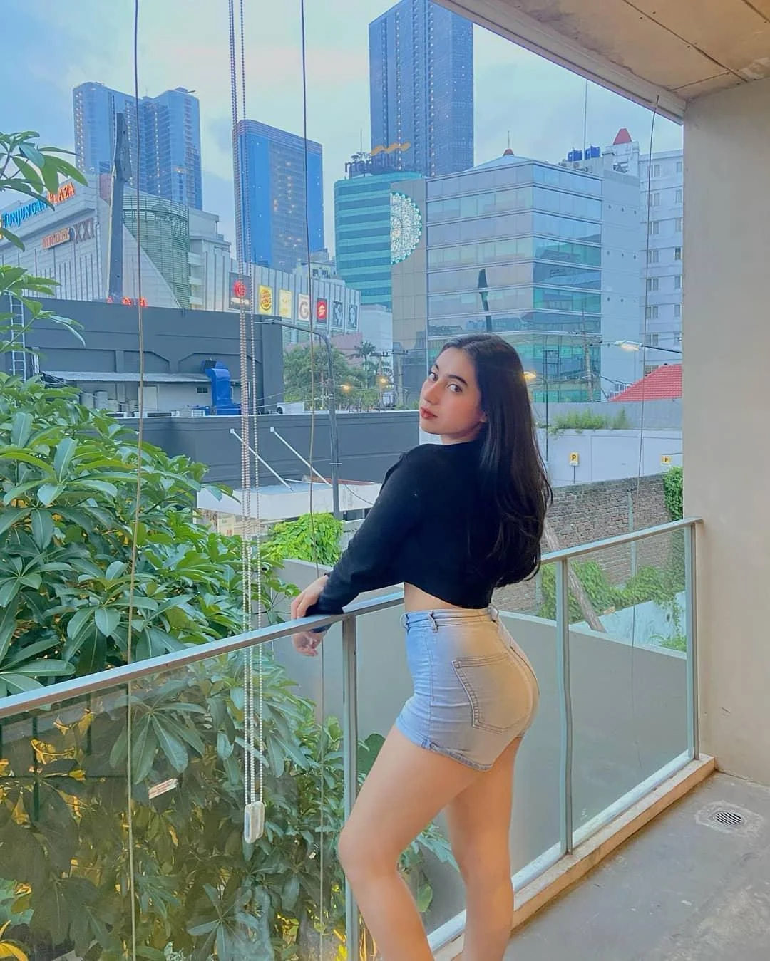 Gadis Seksi yang Membuatmu Tak Bisa Berhenti Memandang, gadis seksi, tak bisa berhenti, menggoda