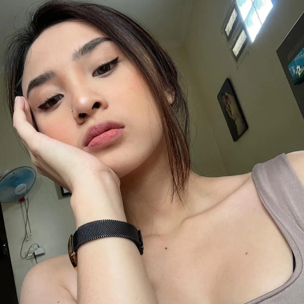 Cewek Menggoda yang Membuat Setiap Momen Terasa Begitu Menggairahkan, cewek menggoda, momen menggairahkan, gadis seksi