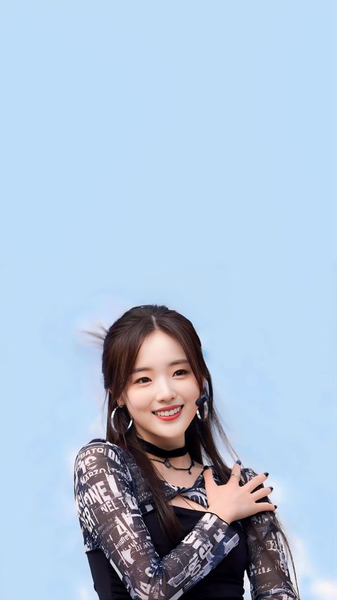 A picture of  Kang Na Eon smiling