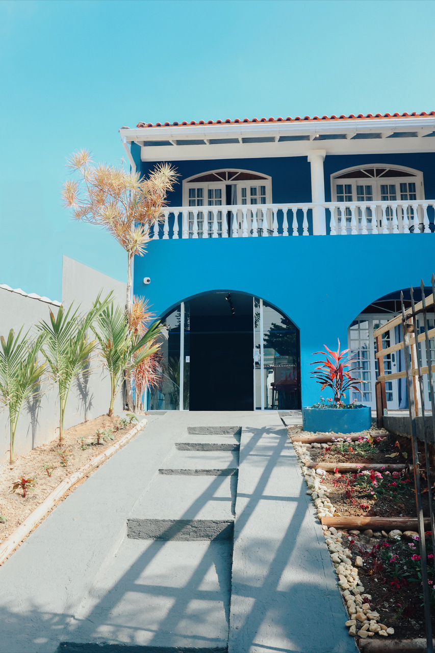 Entrada do Sea Wolf Hostel.