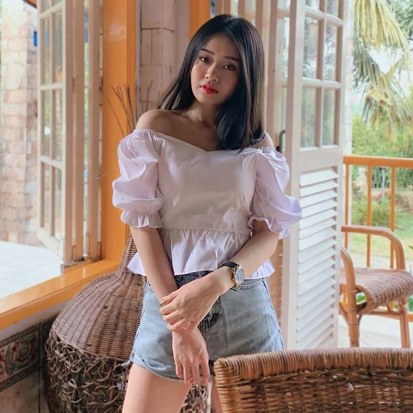 Cewek Panas yang Membuat Semua Mata Tertuju Padanya, cewek panas, mata tertuju, gadis seksi