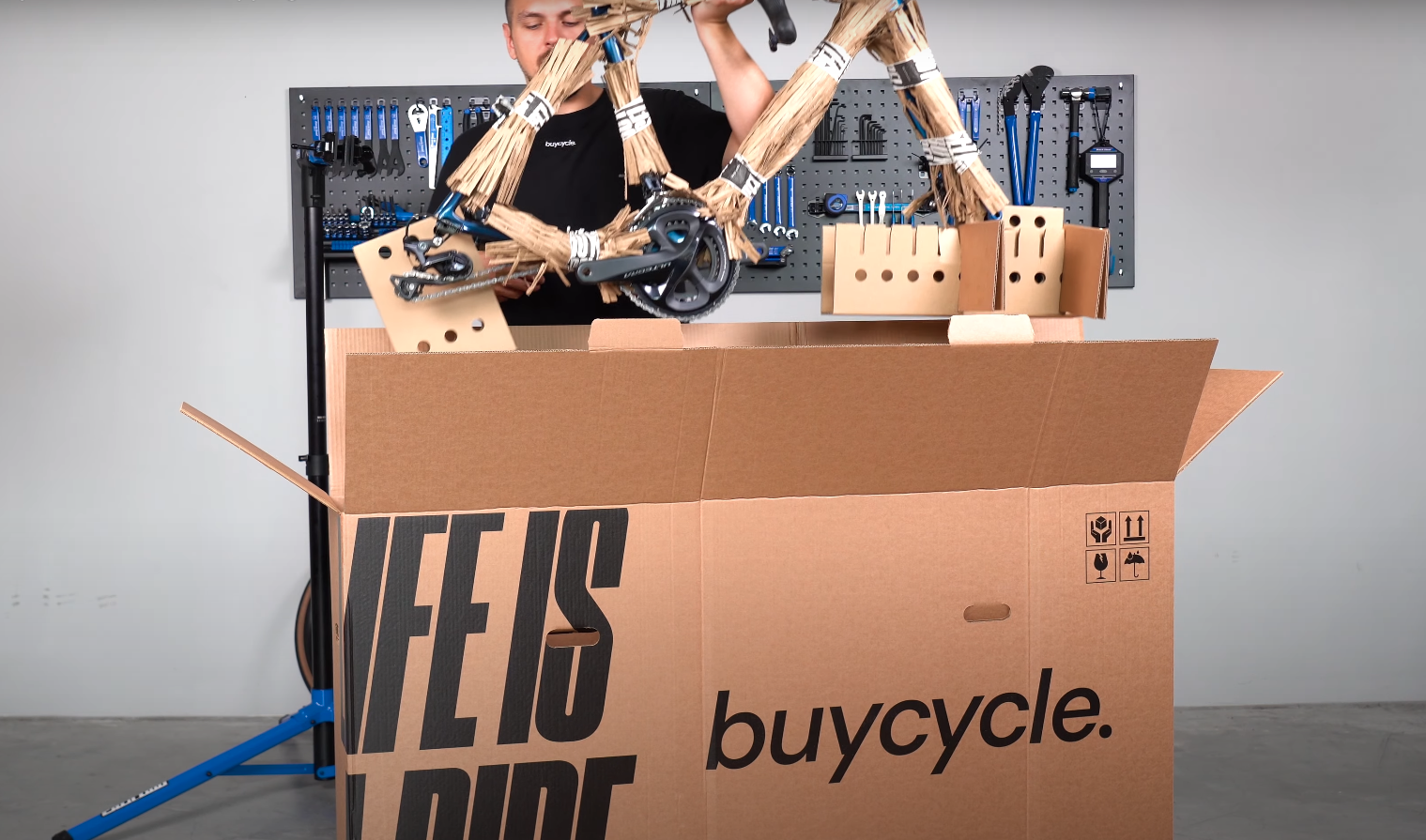 How to pack your bike: Medium Box