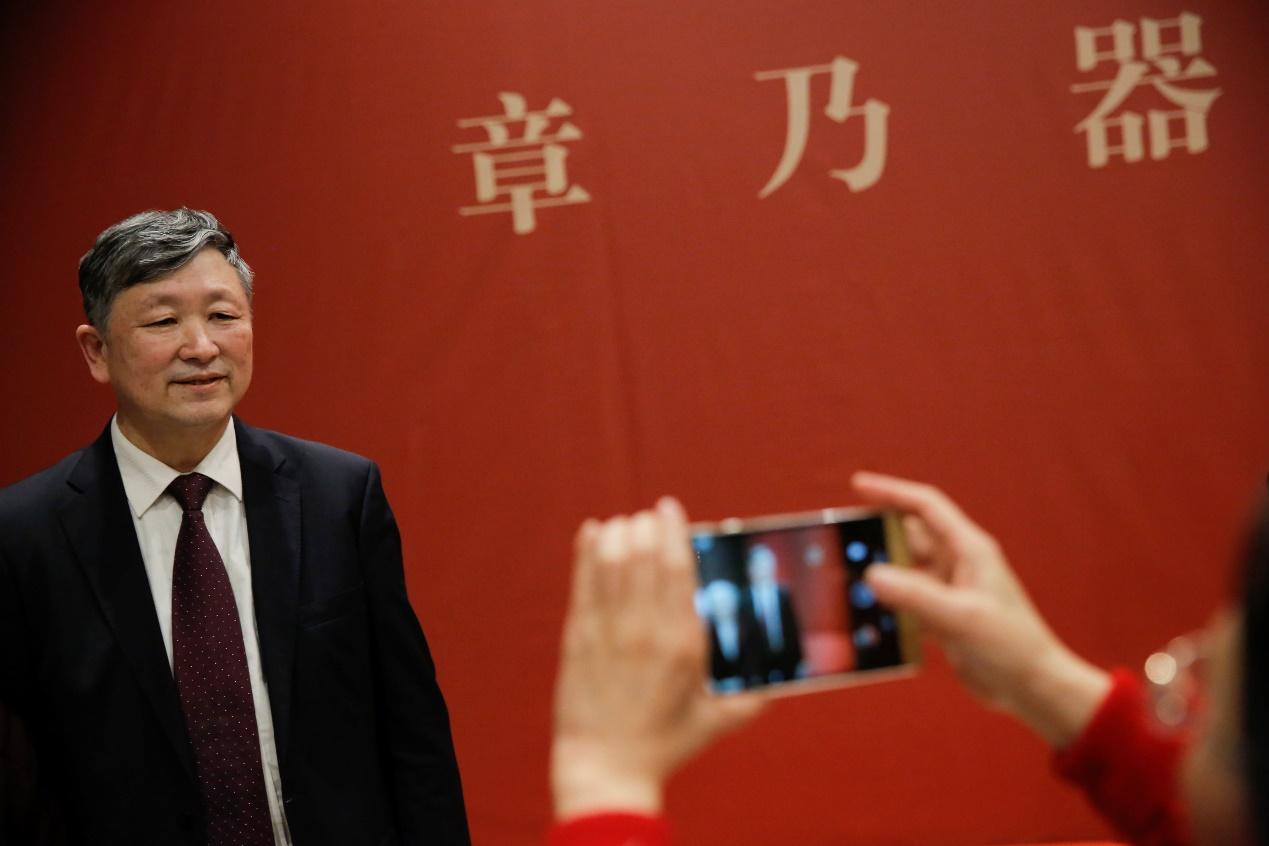 独立历史学者章立凡病逝多时,外界却无从得知信息。图为2017年章立凡参加家族捐赠中国国家博物馆的仪式。